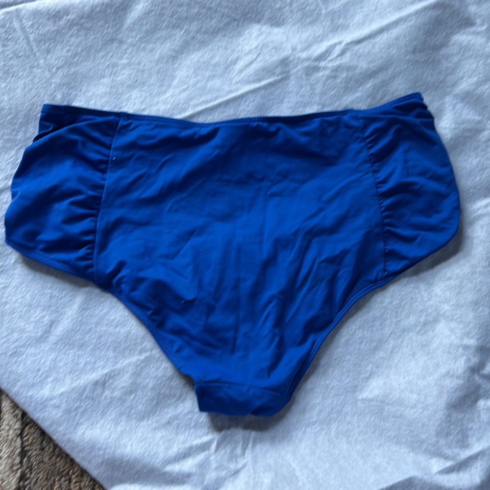 Gilly Hicks bikini bottom - Picture 2 of 2